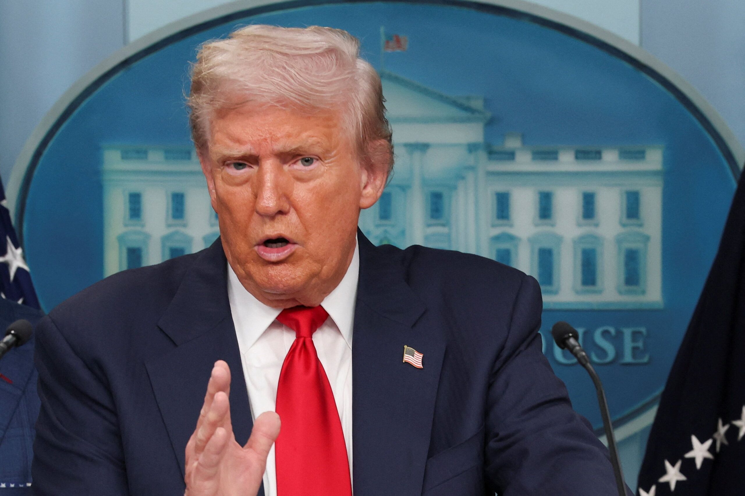 Trump pede que Zelensky desista da Crimeia e não se junte à OTAN