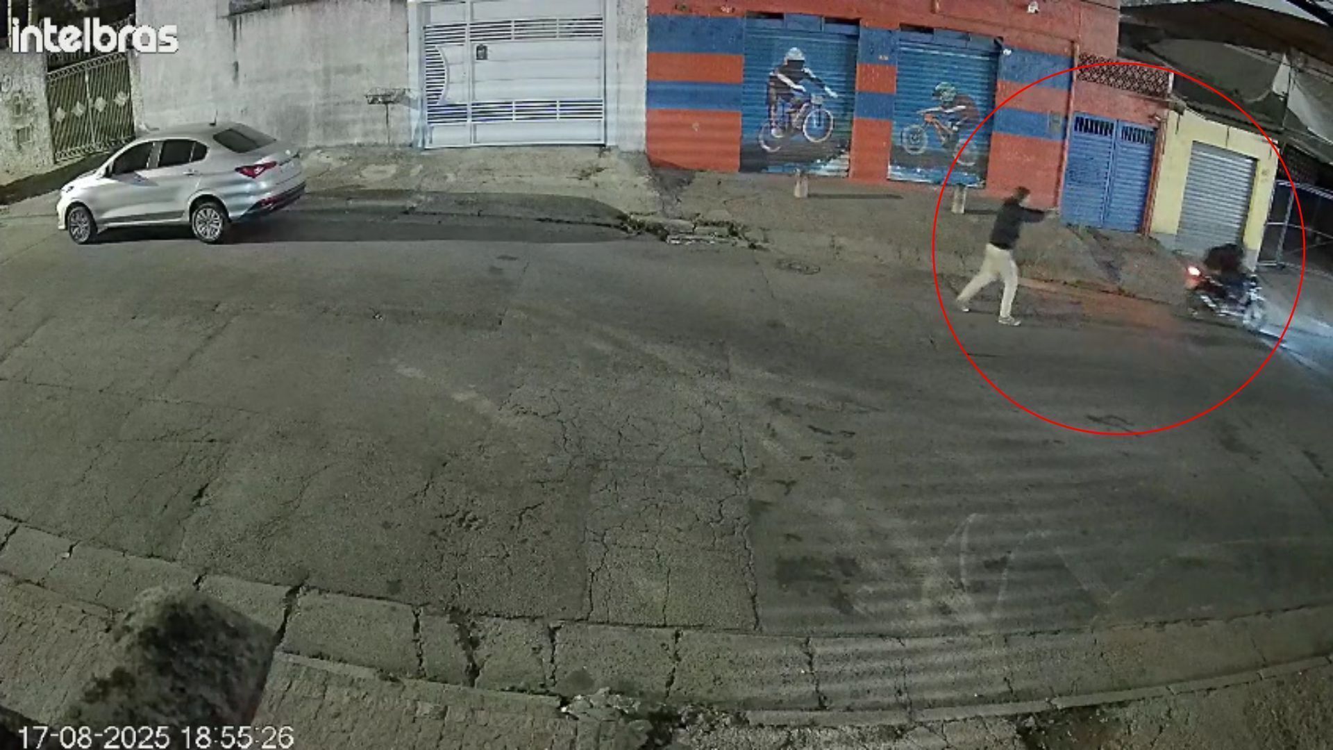 Vídeo: PM reage e mata homem após assalto em SP