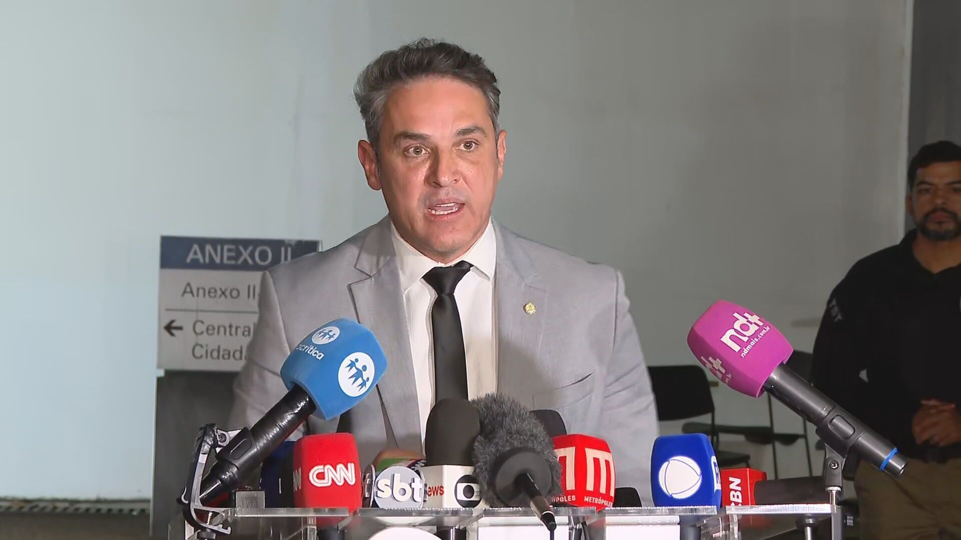 BR CNN 100925 2008 HORAFINAL frame 38808