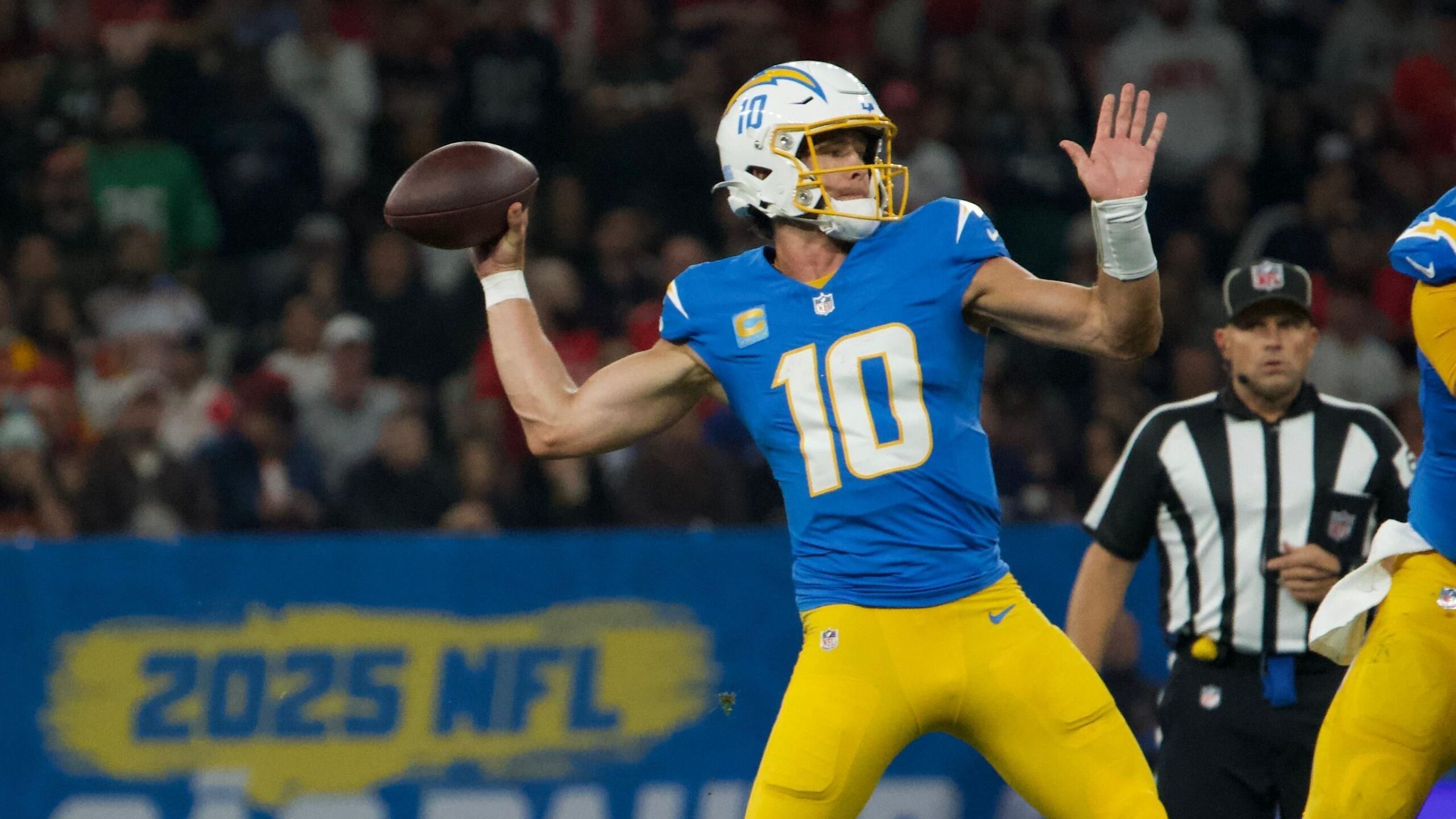 Chargers batem Chiefs em São Paulo e estreiam com vitória na NFL