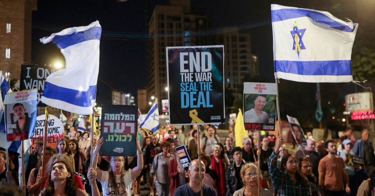 Manifestantes em Jerusalem protestam pelo fim da guerra em Gaza