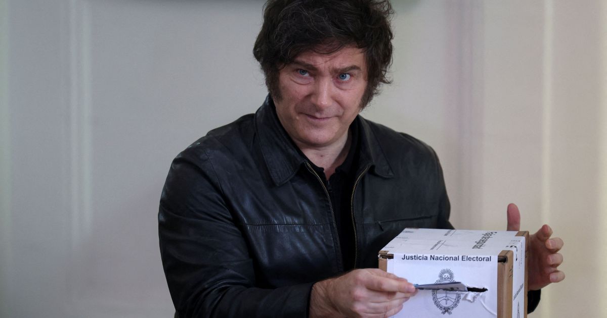 Presidente Javier Milei vota em eleicoes na Argentina