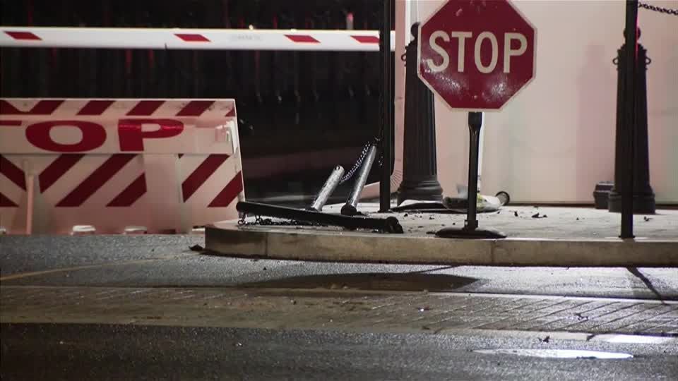 Veiculo colide com portao de seguranca da Casa Branca nos EUA