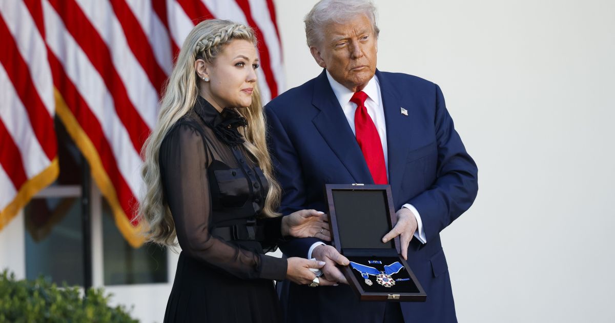 Trump concede maior honraria civil dos EUA para Charlie Kirk