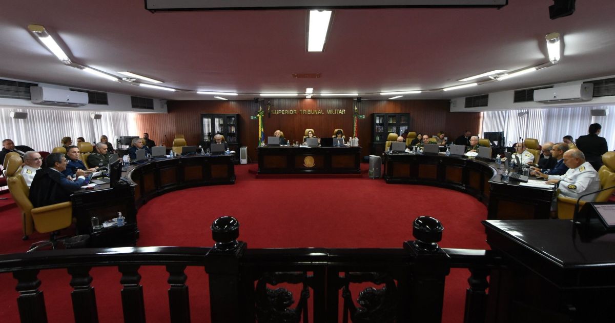 Supremo pede para STM analisar perda de patente de Bolsonaro e generais