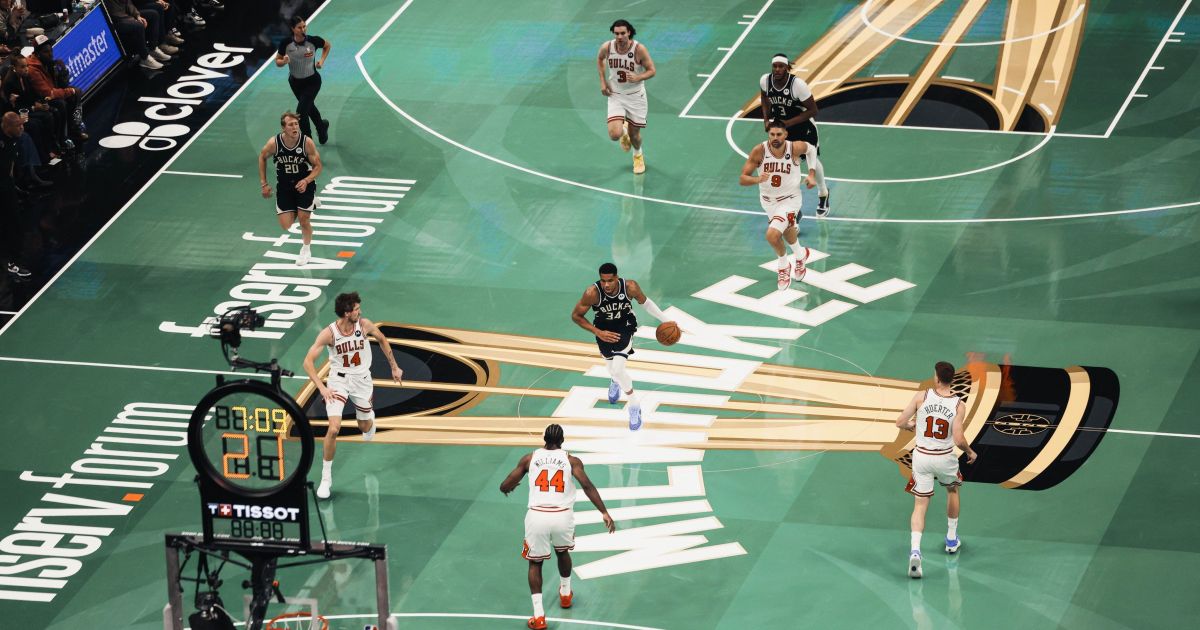 Giannis Antetokounmpo Milwaukee Bucks Chicago Bulls fase de grupos da NBA Cup 2025 e1762608225799.jp
