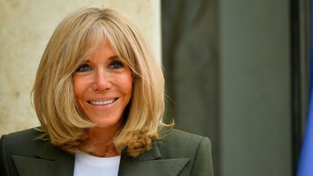 Primeira-dama da França é criticada após usar termo sexista sobre ativistas