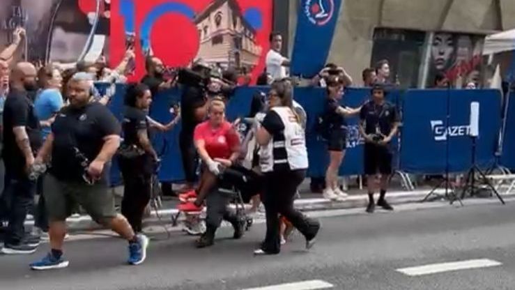 Vencedora da São Silvestre desmaia após cruzar a linha de chegada; confira