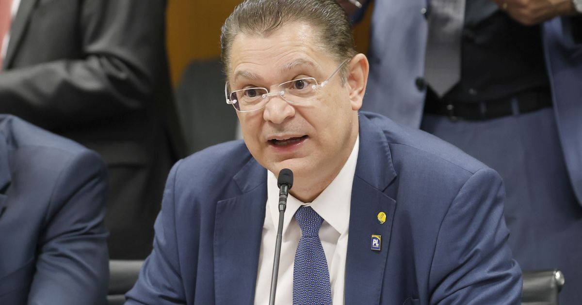 SAFs: Aumentar impostos para 8,5% seria sobrecarregar clubes, diz Sóstenes