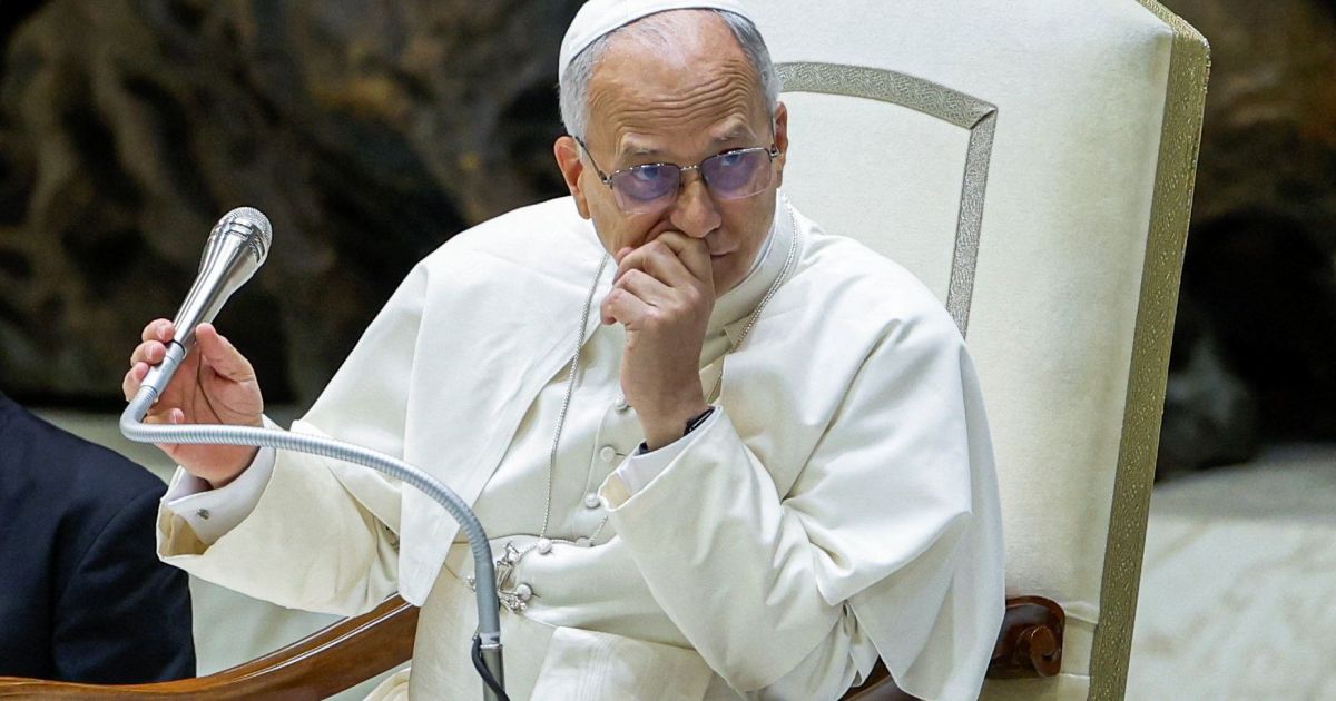 Papa Leão XIV pede fim de todas as guerras mundiais durante benção de Natal