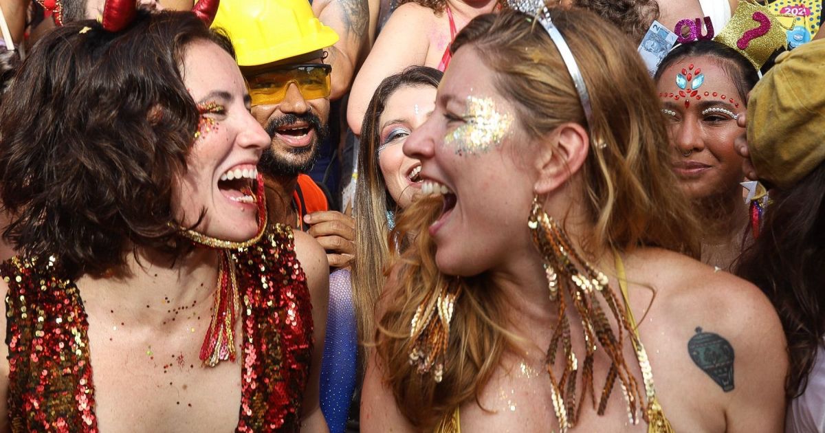 Folioes nao deixaram de cantar nenhuma musica durante desfile do bloco Foto Fernando Maia Riotur