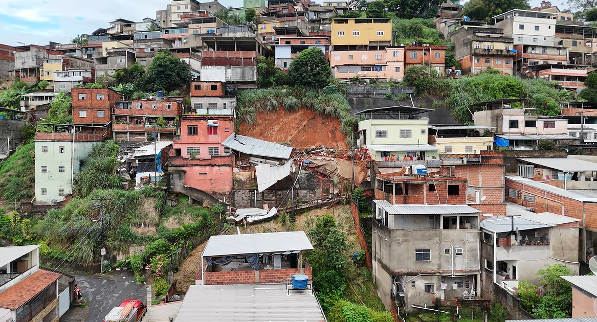 Número de pessoas mortas sobe e chega a quase 50 após fortes chuvas em MG