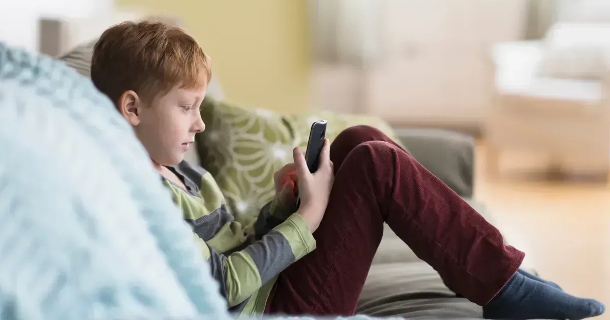 Diminuição do QI em gerações mais novas pode estar ligada ao uso de telas