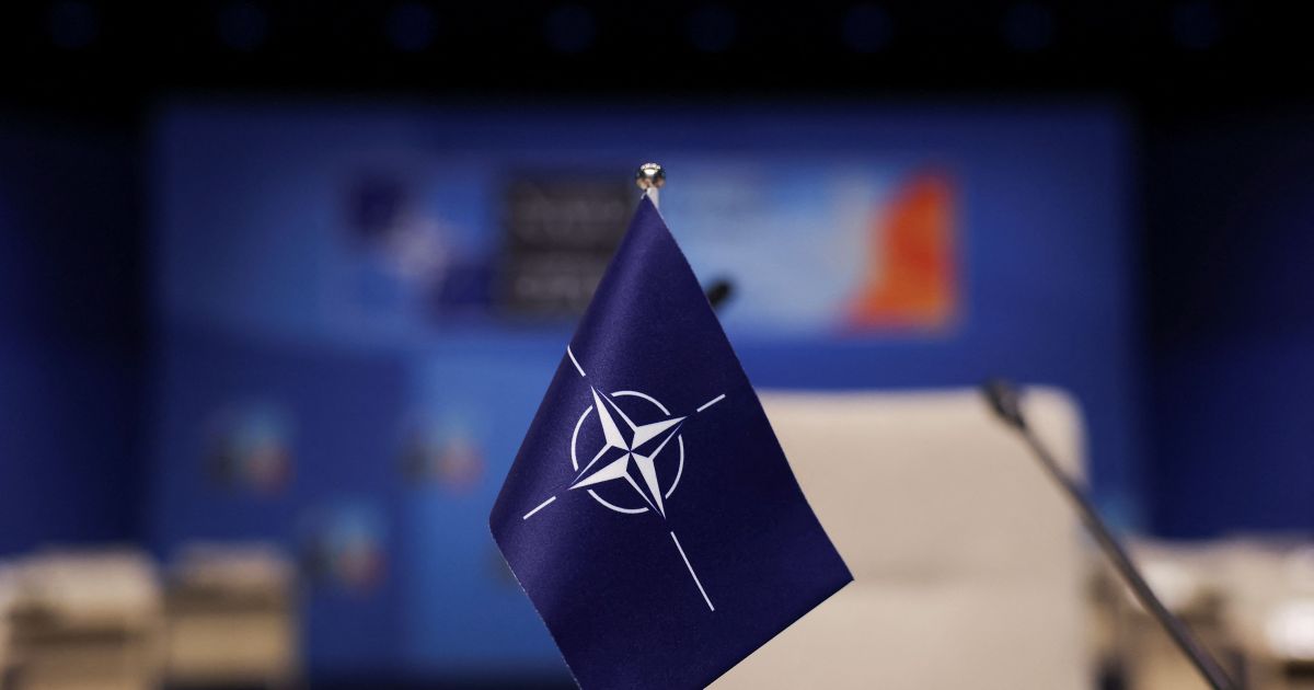 Bandeira da Otan em Haia