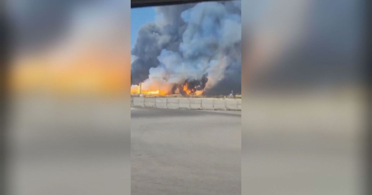 Fumaca e chamas sobem perto do campo de gas de South Pars apos ataque israelense 1