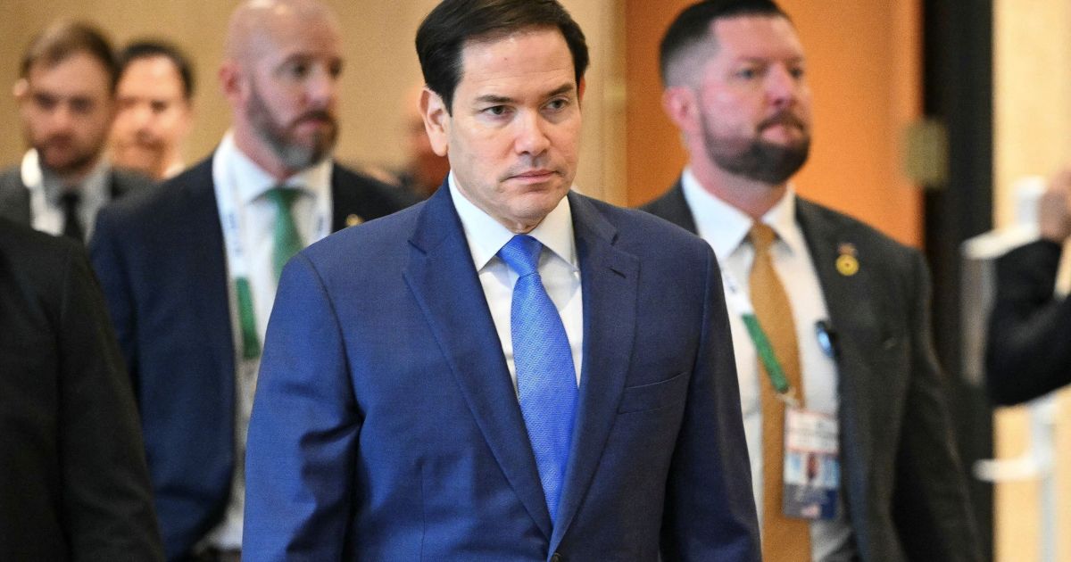 Marco Rubio chega para reuniao do G7 no Canada