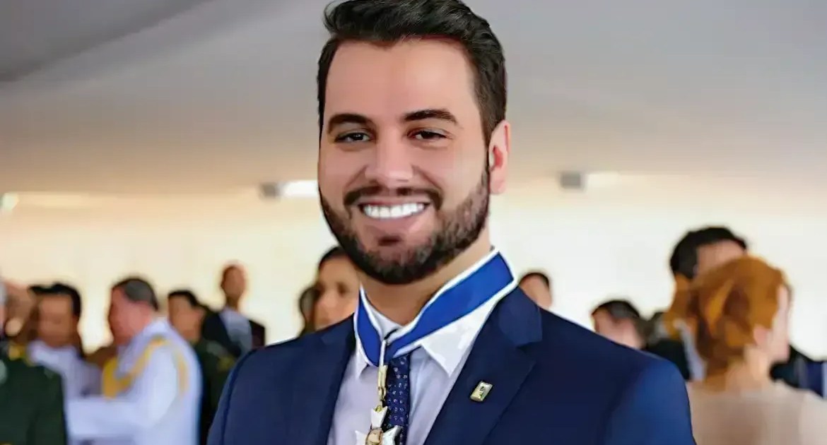 Moraes mantém ordem para transferência de Filipe Martins a Ponta Grossa