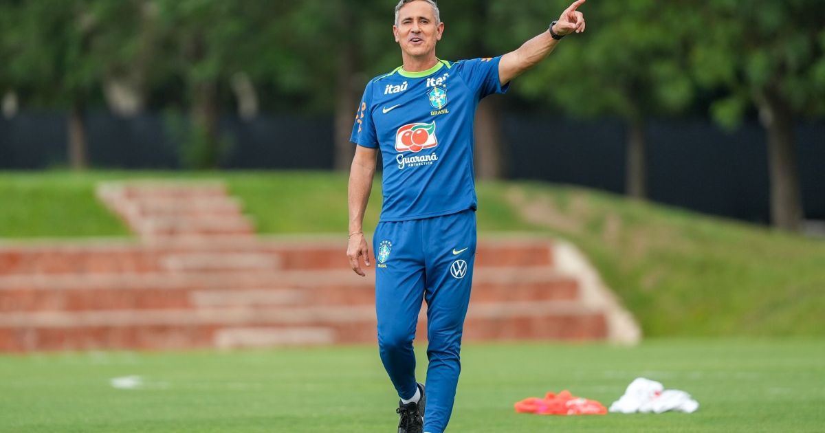 Carlos Eduardo Patetuci tecnico da Selecao sub 17