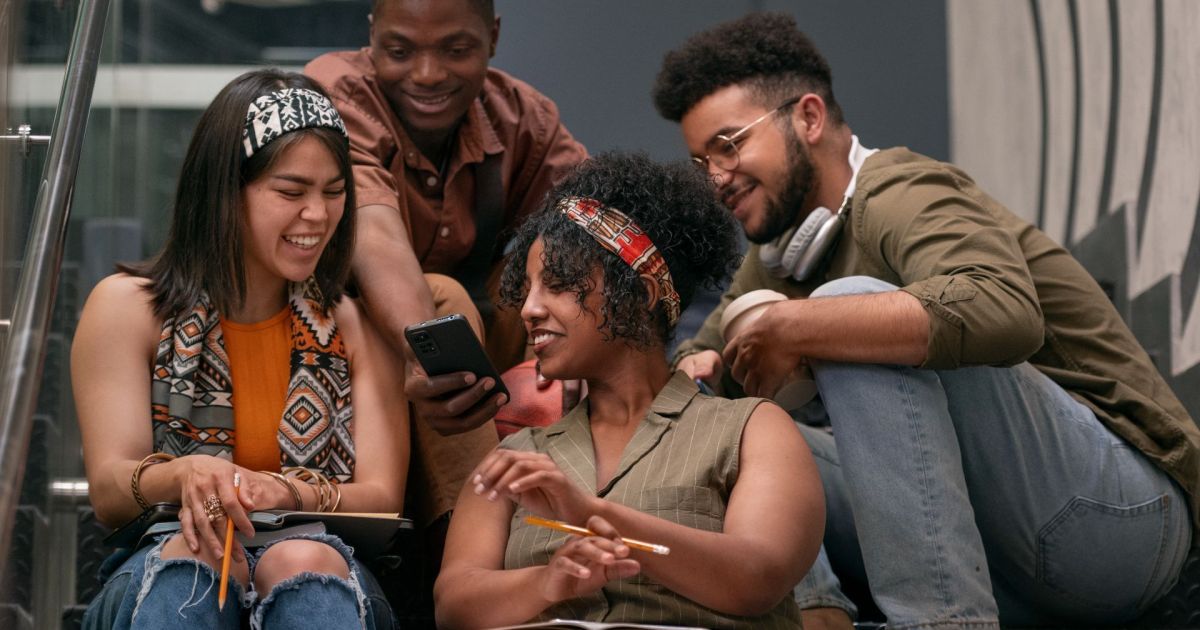 “Farmar aura”: entenda o significado e origem do termo popular entre jovens