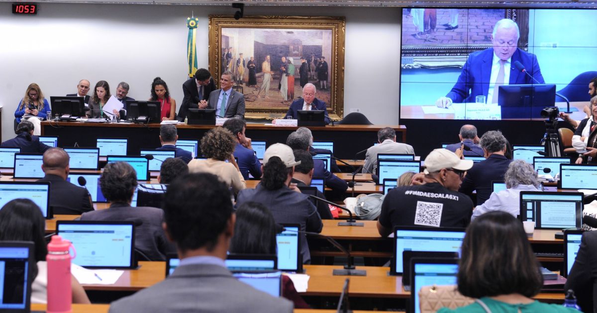sessao ccj camara votacao relatorio escala 6 x 1 15 abr 2026
