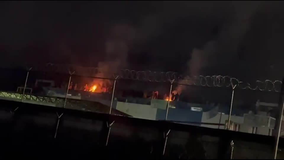 Presos venezuelanos sobem em telhado da prisao para protestar contra tiros e abusos
