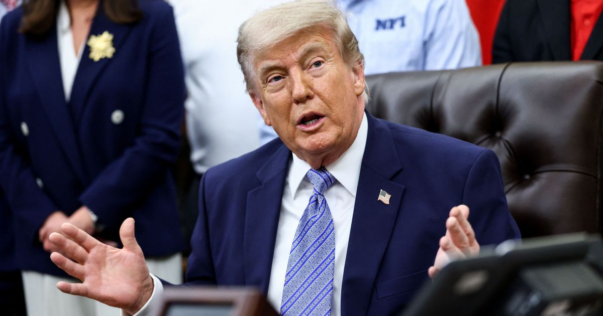Trump faz exigência sobre “poeira nuclear” do Irã em meio às negociações