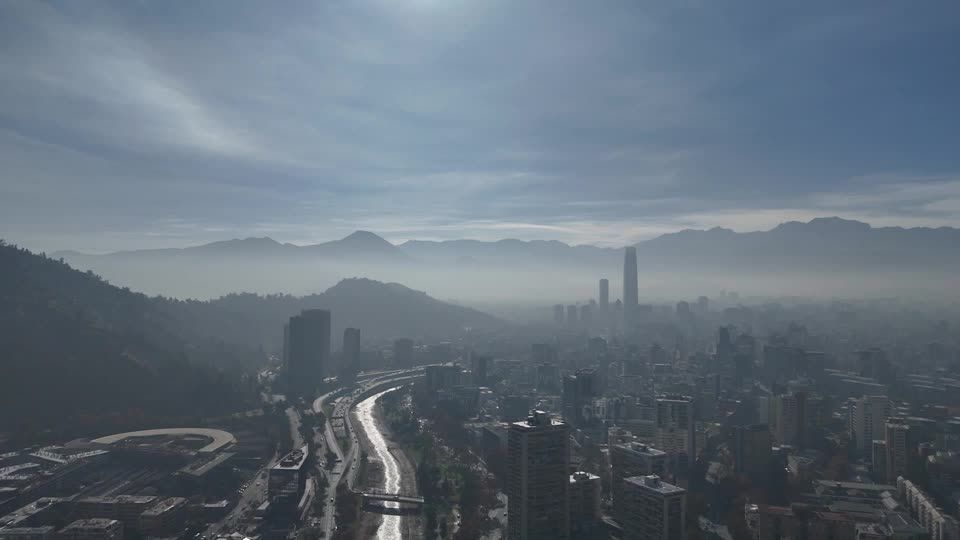 Chile declara estado de emergência enquanto poluição sufoca a capital