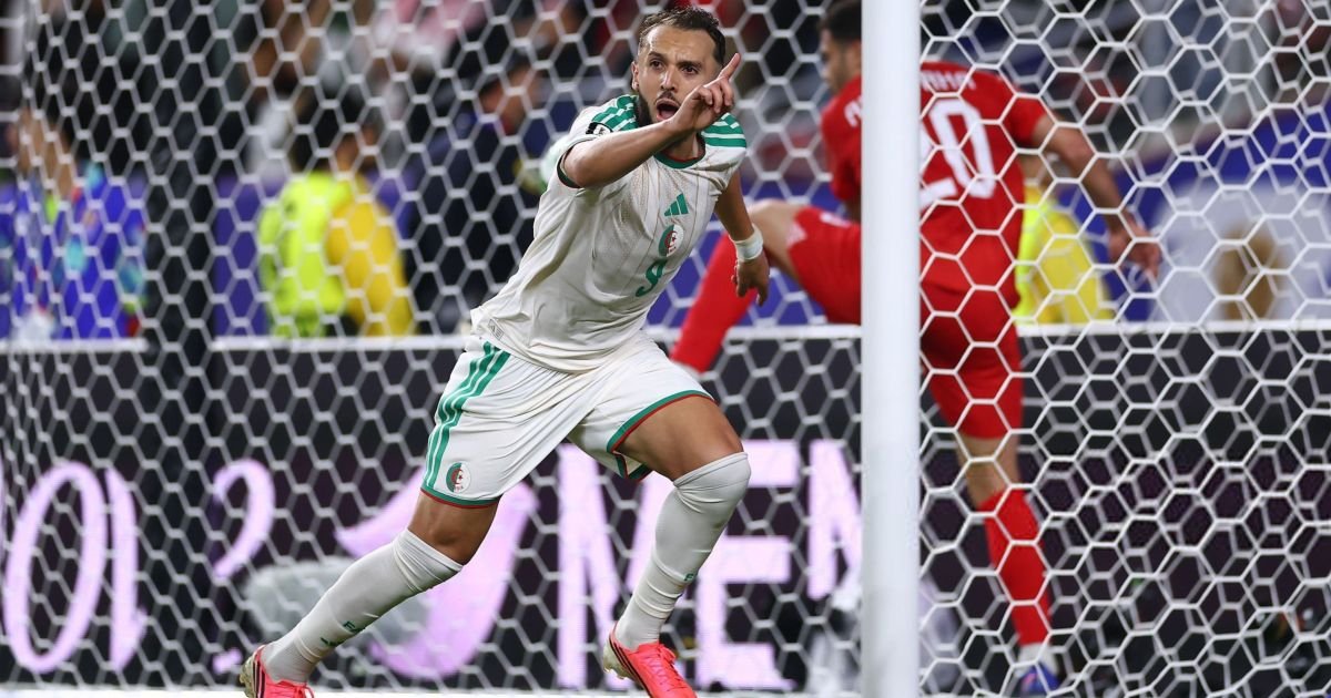 Argélia vira no fim, elimina a Jordânia e segue viva na Copa do Mundo