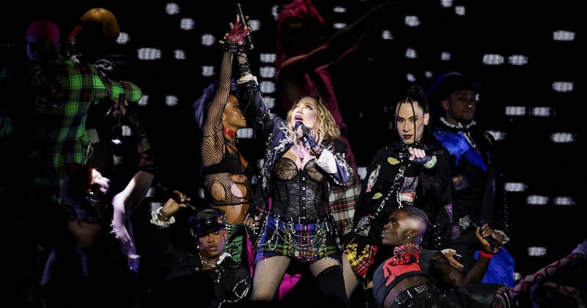 Madonna revela ter “joelho ruim” após anos performando de salto alto