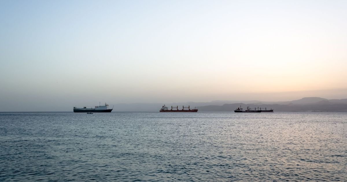 “Serão nossos alvos”, Houthis alertam navios sobre passagem no Mar Vermelho