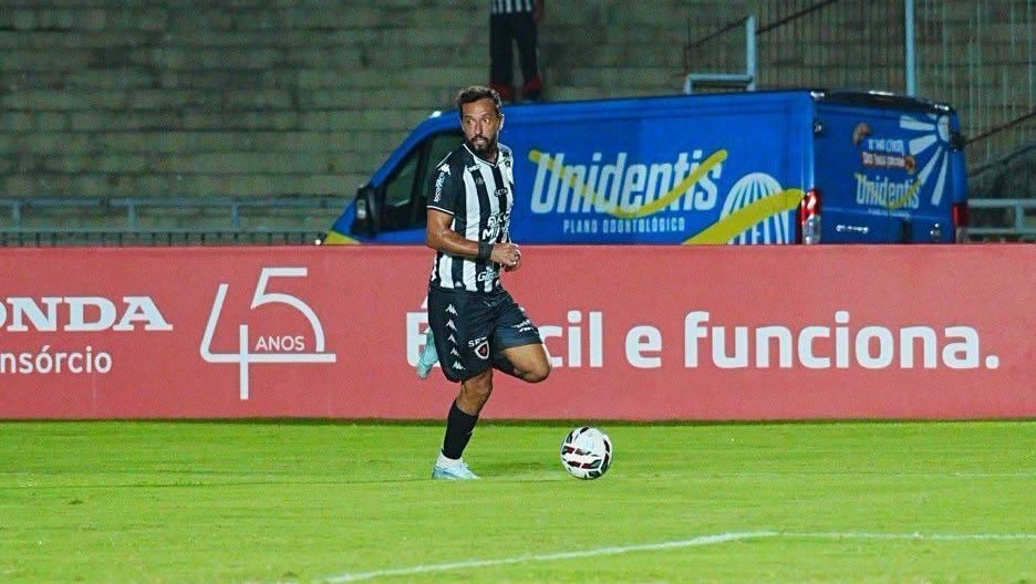 Após cobrir Copa do Mundo, Nenê decide vitória do Botafogo-PB na Série C