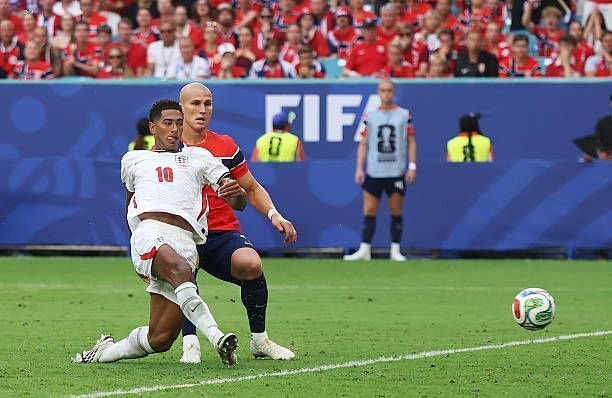 Bellingham marca, iguala Kane e entra na briga pela artilharia da Copa