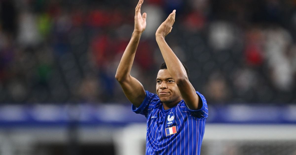 Mbappé assume namoro assistindo a filme sobre Elize Matsunaga