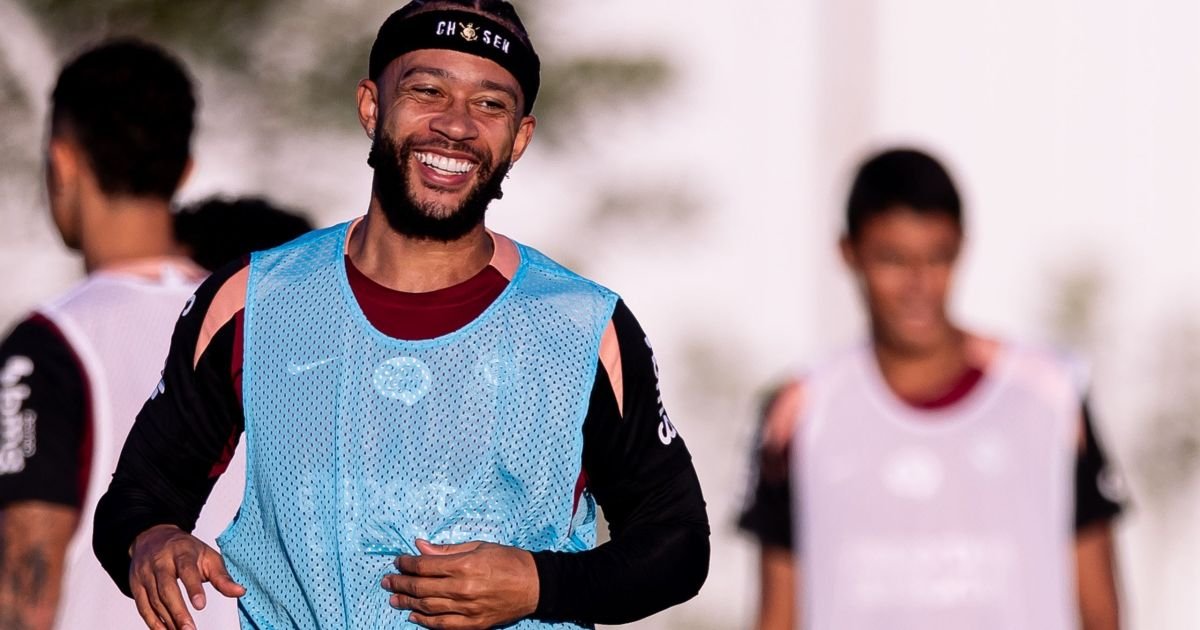 Memphis passa por últimos testes no CT antes de renovação com o Corinthians