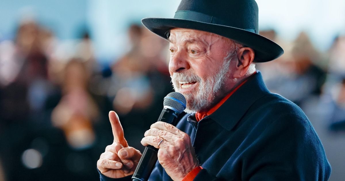 “Atitude irresponsável”, diz Lula após EUA revogarem visto de embaixadora
