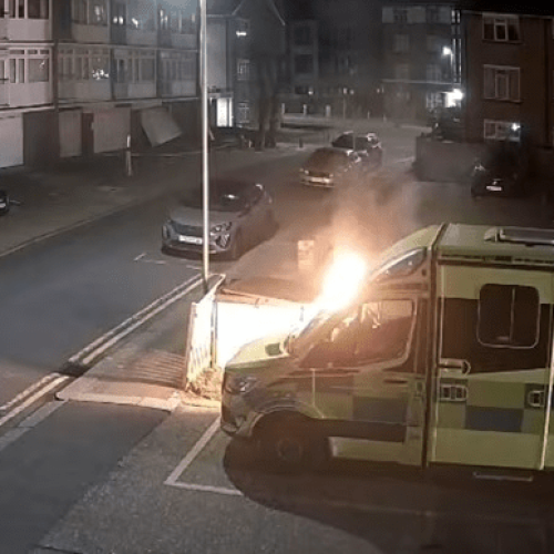 Quatro ambulâncias de voluntários judeus são incendiadas em Londres