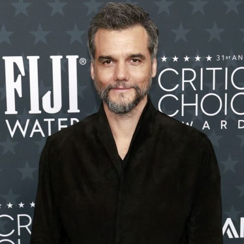 Web reage a Wagner Moura no Critics Choice 2026: “Saiu do banho e foi”