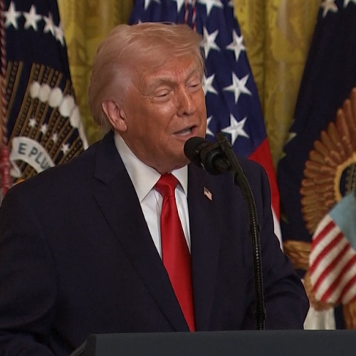 Trump anuncia envio de agentes do ICE para aeroportos na segunda-feira (23)