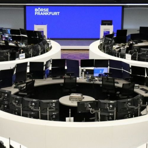 Bolsas da Europa fecham em queda com cautela sobre EUA-Irã e ações tech