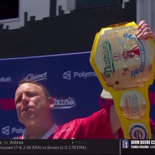 Nos 250 anos dos EUA, Joey Chestnut vence disputa de cachorro-quente