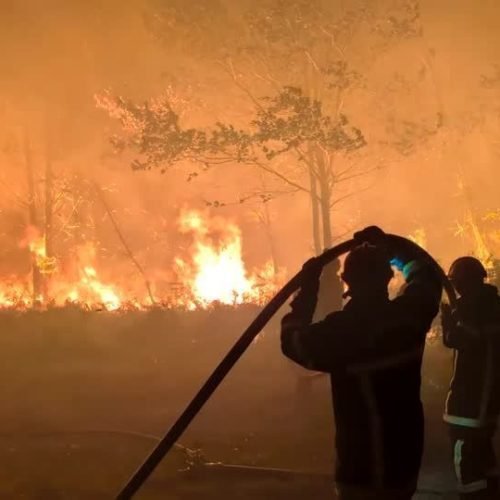 Incêndios no sudoeste da França afetaram 90 mil pessoas, diz prefeito local
