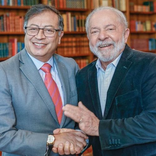 Lula e Petro conversam por telefone para discutir situação da Venezuela