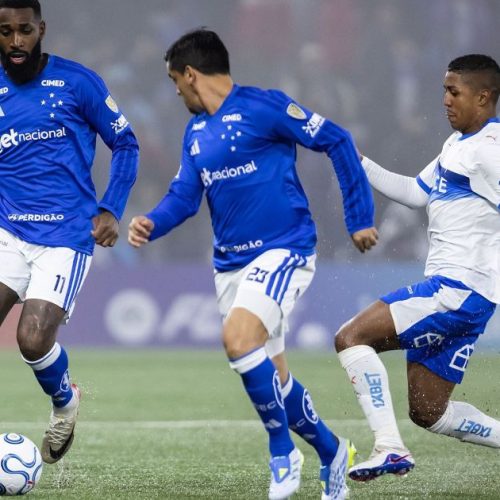 Com um a menos, Cruzeiro segura empate com a Católica na Libertadores