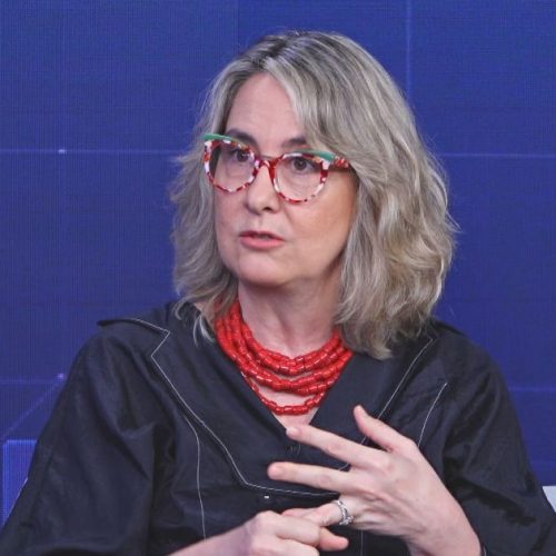 Mudanças na forma de trabalho exigem redução de jornada, diz economista