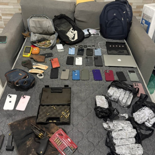 PM encontra “casa cofre” com 96 celulares em São Paulo