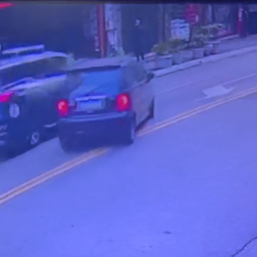 Vídeo mostra momento em que carro atinge viatura da GCM antes de disparo