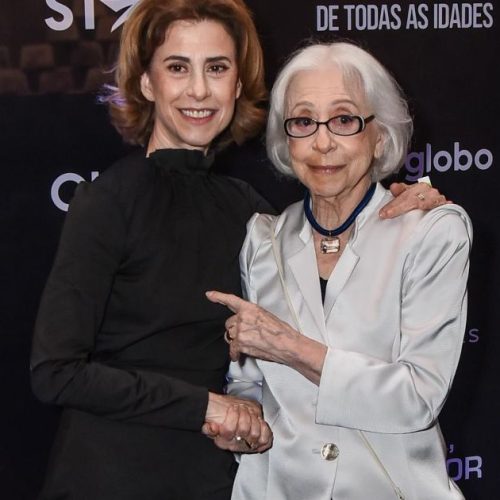 Fernanda Torres prestigia mãe e irmão em pré-estreia de “Velhos Bandidos”