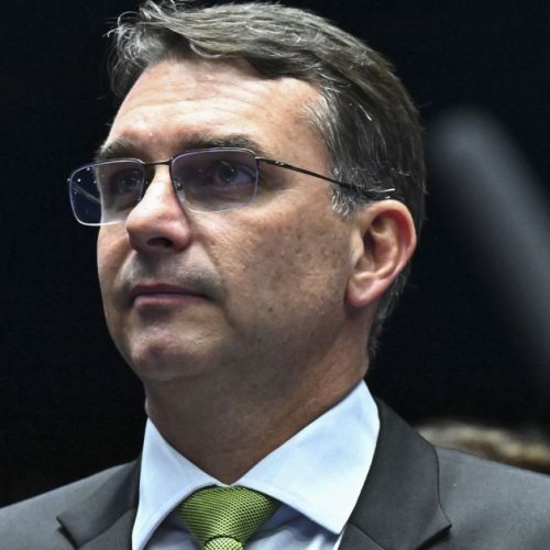 PL quer Flávio Bolsonaro mais acessível em 2026