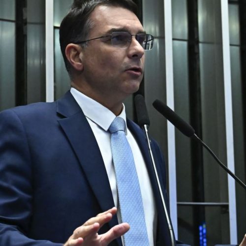 Flávio visita Bolsonaro pela 1ª vez após anúncio de candidatura