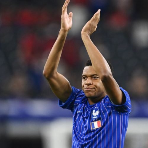 Mbappé assume namoro assistindo a filme sobre Elize Matsunaga